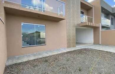 Imagem: A casa possui 4 Dormitórios, 1 Banheiro, 2 Vagas na garagem