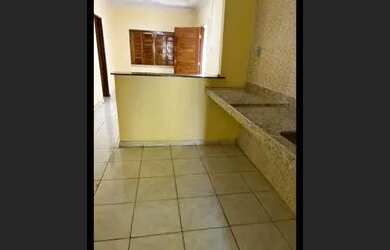 Imagem: A casa possui 2 Dormitórios, 1 Banheiro, 1 Vaga na garagem