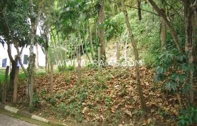 Imagem: O terreno possui 830m² de Área e está localizado em Loteamento