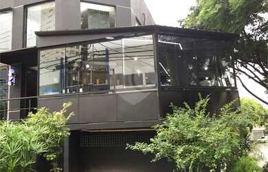 Imagem: O depósito possui 4 Vagas na garagem, 238m² de Área e está