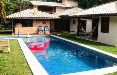 Imagem: A casa possui 5 Dormitórios, 4 Banheiros, 5 Vagas na garagem