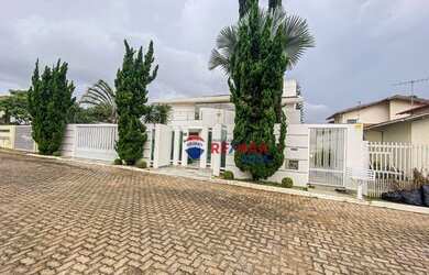 Imagem: A casa em condomínio possui 5 Dormitórios, 5 Banheiros, 4