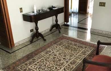 Imagem: A casa possui 4 Dormitórios, 5 Banheiros, 4 Vagas na garagem