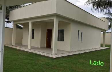 Imagem: A casa possui 2 Dormitórios, 2 Banheiros, 2 Vagas na garagem