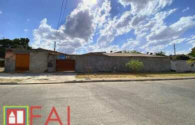 Imagem: A casa possui 2 Dormitórios, 3 Banheiros, 350m² de Área e