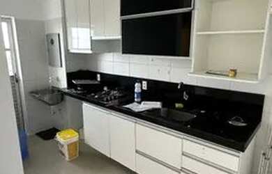 Imagem: O apartamento possui 2 Dormitórios, 1 Banheiro, 1 Vaga na garagem