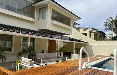 Imagem: A casa em condomínio possui 4 Dormitórios, 4 Banheiros, 3