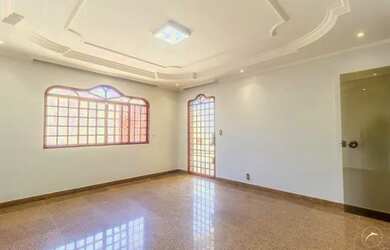 Imagem: A casa possui 5 Dormitórios, 5 Banheiros, 3 Vagas na garagem