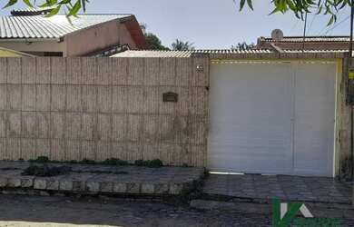 Imagem: A casa possui 3 Dormitórios, 2 Banheiros, 3 Vagas na garagem