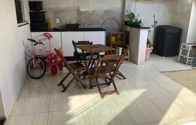 Imagem: A casa em condomínio possui 2 Dormitórios, 1 Banheiro, 2 Vagas