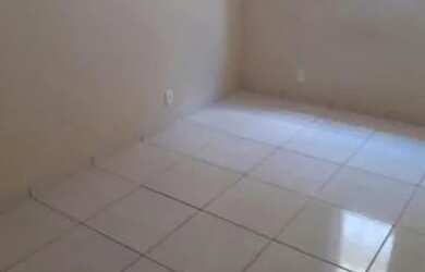 Imagem: A casa possui 1 Dormitório e 1 Banheiro e está localizado