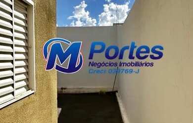 Imagem: A casa possui 2 Dormitórios, 2 Banheiros, 2 Vagas na garagem