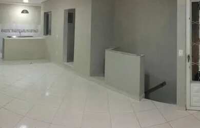 Imagem: A casa possui 2 Dormitórios, 2 Banheiros, 1 Vaga na garagem