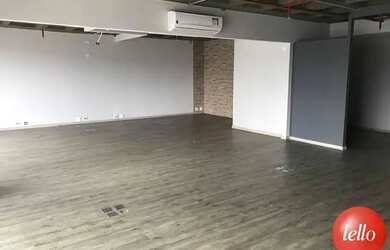 Imagem: O depósito possui 4 Vagas na garagem e 114m² de Área e está