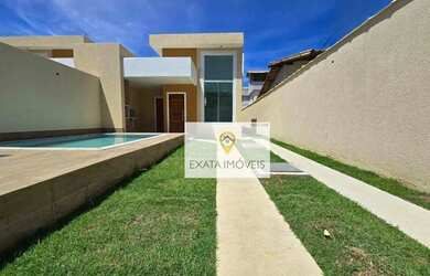 Imagem: A casa possui 3 Dormitórios, 2 Banheiros, 2 Vagas na garagem