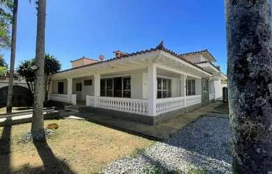 Imagem: A casa possui 4 Dormitórios, 5 Banheiros, 5 Vagas na garagem