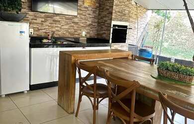 Imagem: A casa em condomínio possui 3 Dormitórios, 3 Banheiros, 4