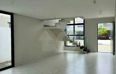 Imagem: A casa em condomínio possui 5 Dormitórios, 3 Banheiros, 5