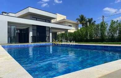 Imagem: A casa em condomínio possui 4 Dormitórios, 5 Banheiros, 4