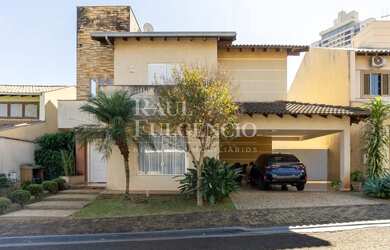 Imagem: A casa em condomínio possui 4 Dormitórios, 2 Banheiros, 4