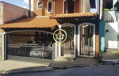 Imagem: A casa possui 3 Dormitórios, 3 Banheiros, 2 Vagas na garagem