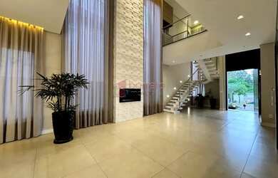 Imagem: A casa em condomínio possui 4 Dormitórios, 5 Banheiros, 4