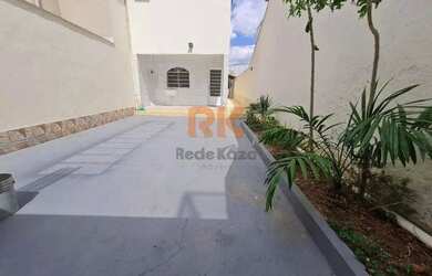 Imagem: A casa possui 3 Dormitórios, 4 Banheiros, 4 Vagas na garagem