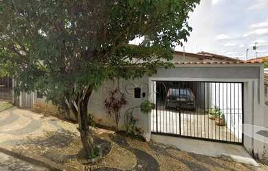 Imagem: A casa possui 3 Dormitórios, 2 Banheiros, 150m² de Área e