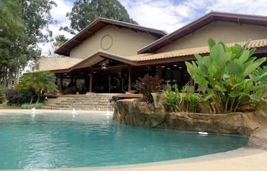 Imagem: A casa em condomínio possui 5 Dormitórios, 5 Banheiros, 5