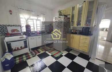 Imagem: A casa possui 3 Dormitórios, 3 Banheiros, 2 Vagas na garagem