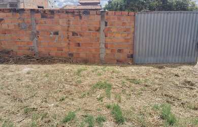 Imagem: O terreno possui 200m² de Área e está localizado em Água