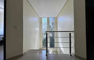 Imagem 13: Excepcional sobrado no Portal do Sol 1, em frente à Praça