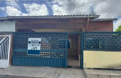 Imagem: A casa possui 2 Dormitórios, 2 Banheiros, 1 Vaga na garagem