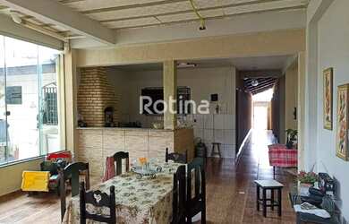 Imagem: O depósito possui 1 Vaga na garagem, 186m² de Área e está