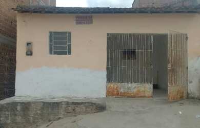 Imagem: A casa possui 2 Dormitórios, 2 Banheiros, 1 Vaga na garagem