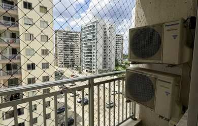Imagem: O apartamento possui 3 Dormitórios, 1 Banheiro, 2 Vagas na