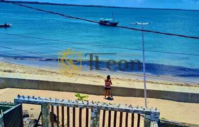 Imagem: A casa possui 3 Dormitórios, 2 Banheiros, 1 Vaga na garagem