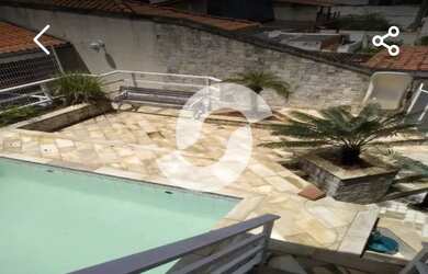 Imagem: A casa possui 5 Dormitórios, 2 Banheiros, 3 Vagas na garagem