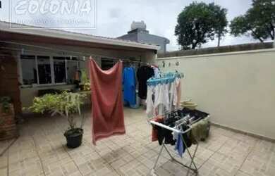 Imagem: A casa possui 3 Dormitórios, 2 Banheiros, 1 Vaga na garagem