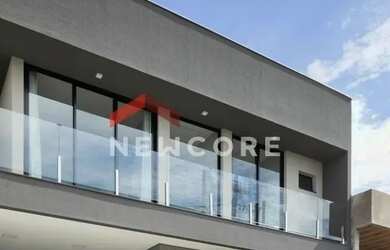 Imagem: A casa em condomínio possui 4 Dormitórios, 4 Banheiros, 4