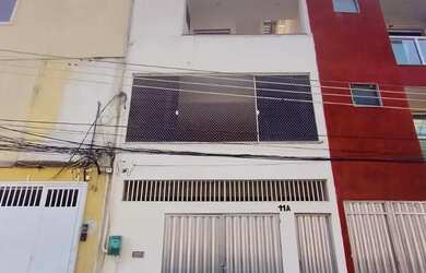 Imagem: A casa possui 2 Dormitórios, 2 Banheiros, 2 Vagas na garagem