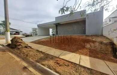 Imagem: A casa em condomínio possui 3 Dormitórios, 4 Banheiros, 4