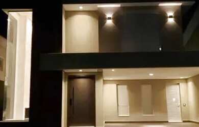 Imagem: A casa em condomínio possui 1 Dormitório, 5 Banheiros, 4 Vagas