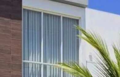 Imagem: A casa em condomínio possui 4 Dormitórios, 4 Banheiros, 4