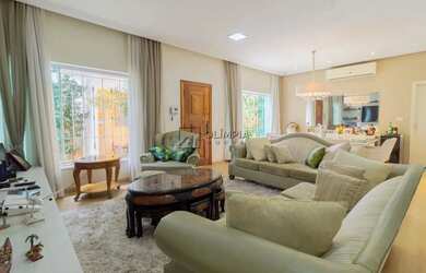 Imagem: A casa possui 3 Dormitórios, 4 Banheiros, 3 Vagas na garagem