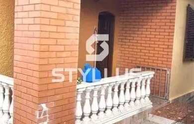 Imagem: A casa possui 3 Dormitórios, 2 Banheiros, 5 Vagas na garagem