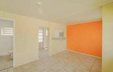 Imagem: A casa possui 2 Dormitórios, 1 Banheiro, 1 Vaga na garagem