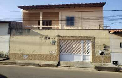 Imagem: A casa possui 5 Dormitórios, 2 Banheiros, 1 Vaga na garagem