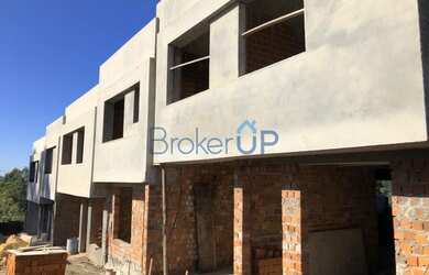 Imagem: A casa possui 3 Dormitórios, 1 Banheiro, 1 Vaga na garagem