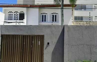 Imagem: A casa possui 4 Dormitórios, 4 Banheiros, 1 Vaga na garagem